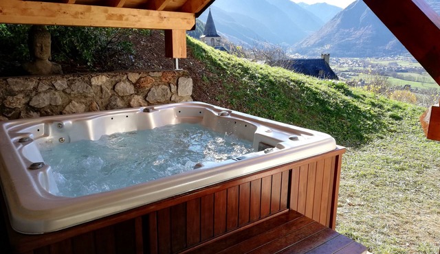 LE GRAND CHALET WITH SPA AND SAUNA near Saint Lary Soulan