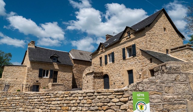 Le Grand Gîte de Malescombes Avec Piscine Privée, à la Campagne,