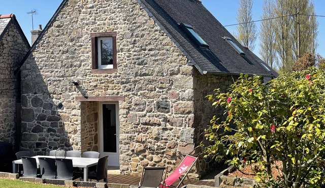 Le grand GITE de St Nicolas 3* (5 min from the beach!)