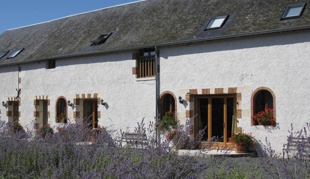 Le Grebe - Luxury 4 bedroom holiday home with heated pool in the Loire Valley
