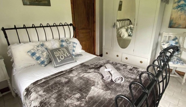 Le Gustavieene Country Tranquil Gîte 2 Bed House Swimming Pool Jacuzzi sleeps 6