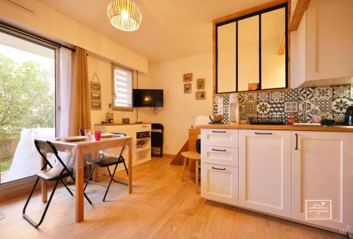 Le héron, plage à pieds