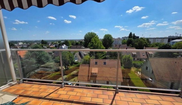 Le haie vigné, large quiet apartment close to town center
