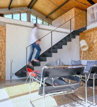 le Hangar YACCO & Tiny House - garage automobiles revisité