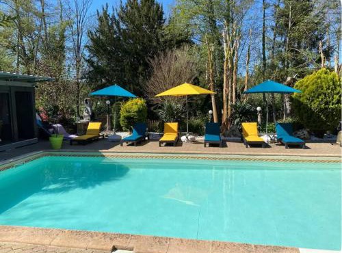 Le Havre de paix avec balcon vue sur piscine