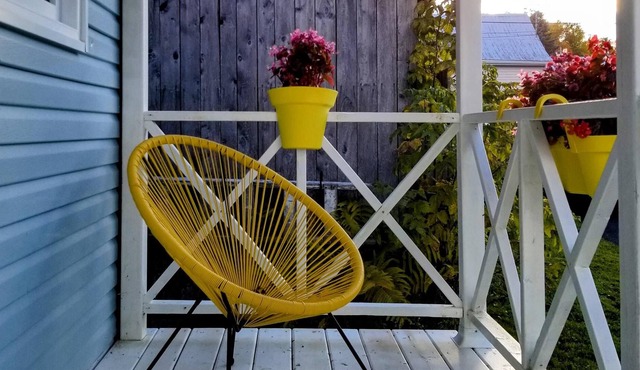 Le Havre du Canal cozy and peaceful ancestral waterfront home