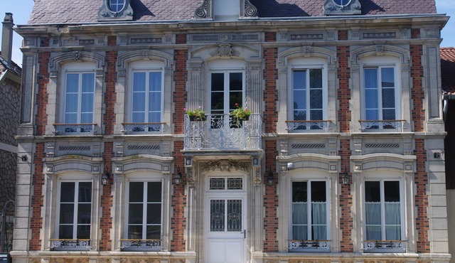 Le Jabloire, comfortable residence. 9 bedrooms, 8 bathrooms and toilets.