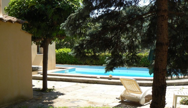 Le jardin de Colette, charming air-conditioned gite, heated pool, 2 to 6 people