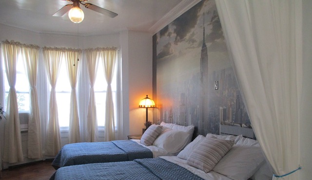 Le Jardin Rouge 15 min from NYC, 5 minutes walk to path station JSQ