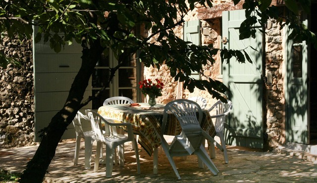 Le Jas, charming Mas in Provence with shared pool, nature, calm, space