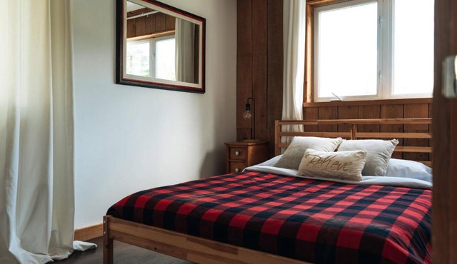 Le Lac Apaisant - Rustic Haven by the Water