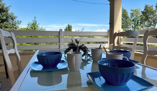 Le Lavandin: Air conditioning, parking and terrace with view