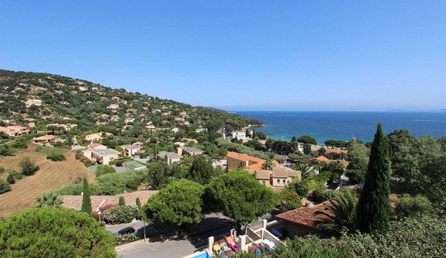 Le Lavandou-Aiguebelle-sea view-heated pool-beach 300m-garage-air conditioning