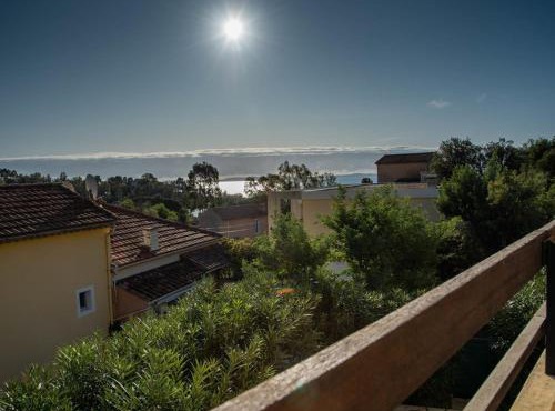 Le Lavandou: Appt T2 + cabine, 250m plage, animaux admis, parking, climatisation, 4-5 pers. - FR-1-803-18