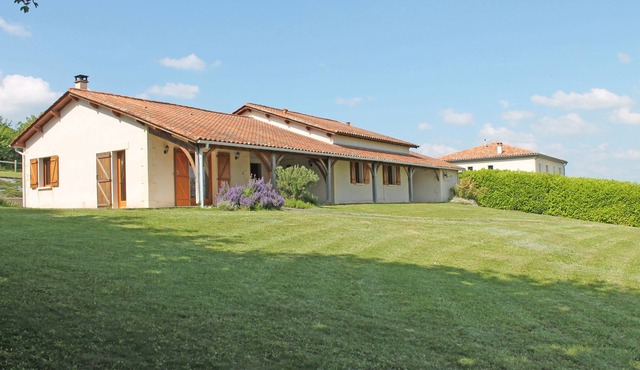 Le Lavoir - sleeps 6 guests in 3 bedrooms