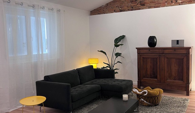 Le Léon, Lauragais village house with courtyard