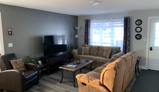 Le Lodge - 4 beds, 2 bath Newly Renovated Home