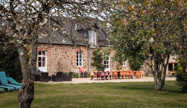 Le Logis de la Faisanderie, vast green spaces, private indoor swimming pool