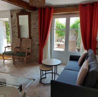 Le Logis des Remparts à l'intérieur de la Cité médiévale, Jardin privé, Parking inclus