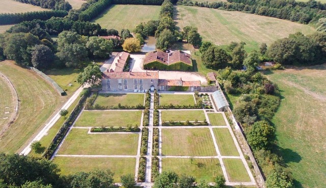 Le Logis Du General - Ten Bedroom Villa, Sleeps 20