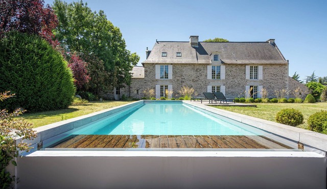 Le logis de saint jean Character house with swimming pool