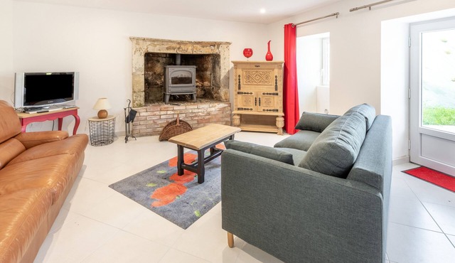 Le Logis Troglo - Two Bedroom House, Sleeps 7