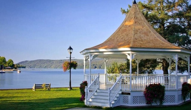 Le Loup - Rustic luxury cottage in North Hatley
