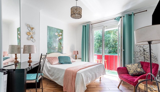 Le Lovely - One Bedroom Apartment, Sleeps 4