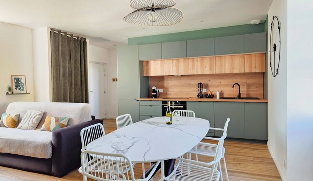 Le Lumineux 3-Star Gîte for 6 in Doué-la-Fontaine – Near Bioparc Zoo & Vineyards