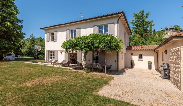 Le Mas - House with swimming pool in a privileged environment