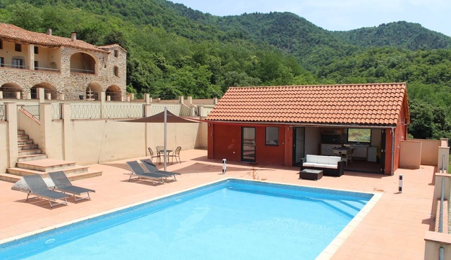 Le Mas and Le Canigou 7 bed Farmhouse with pool