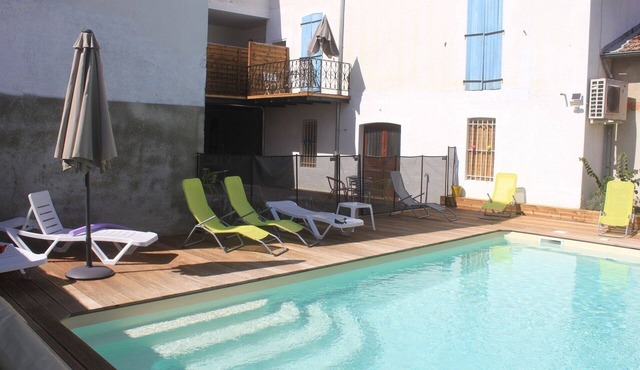 Le Mandarine cottage in sparkling colors