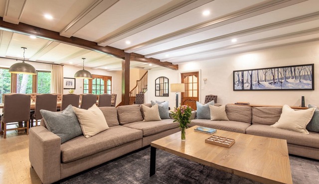 Le Manoir | 9 Bedrooms | 9000 sq.ft Estate | Indoor Pool, Hot Bath & Walk to Ski Resort