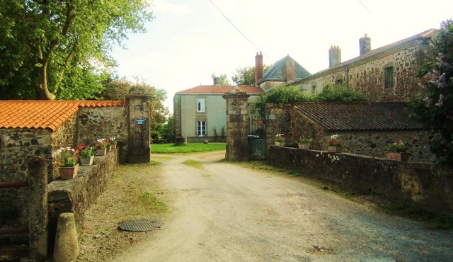 Le Manoir "Aux Douves"