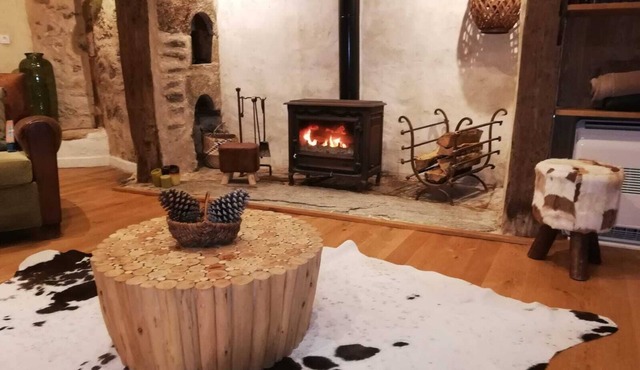 Le Manoir des Pélies-Le clos des Pélies. Gites in an old chapel.