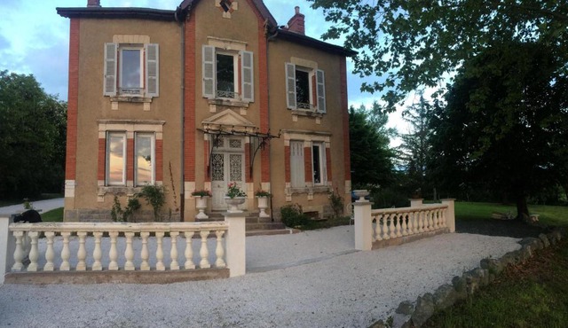 Le manoir de la Source au bord de l'EuroVélo 6