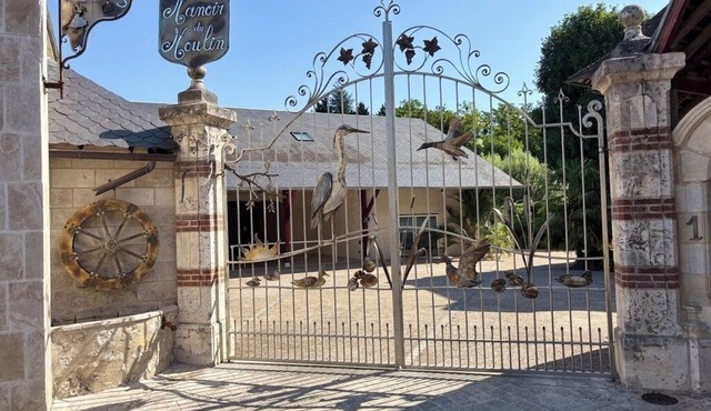 Le Manoir du Moulin, in the heart of the Loire castles, sleeps up to 65.
