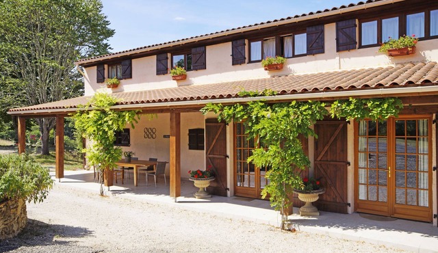 Le Manoir - sleeps 12 guests in 5 bedrooms