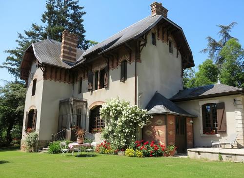 Le Manoir sur la Roche, 74, impasse du manoir, 71520 Navour sur Grosne D121