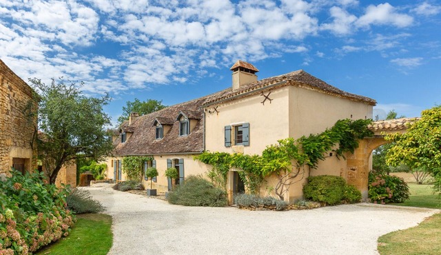 Le Mas: 5-star luxury with private heated pool & breathtaking views