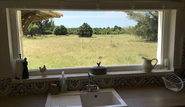 Le Mas de Baptiste near the town center with heated, sheltered swimming pool