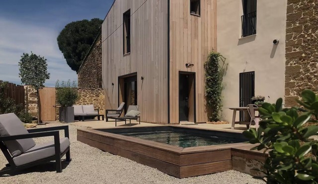 Le mas de Clement Located 5 minutes from the Avignon Nord freeway exit