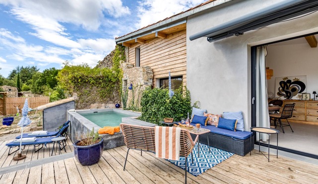 Le Mas De Coeur with Mountain View, Wi-Fi and Air Conditioning