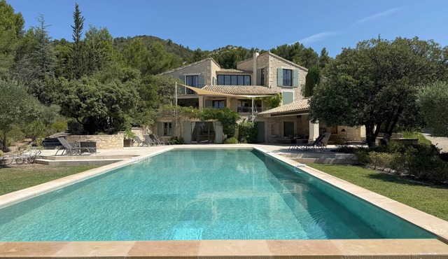 Le Mas de Rose, large swimming pool, beautiful view