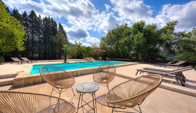 Le Mas de l'Olivier. Provencal villa with pool
