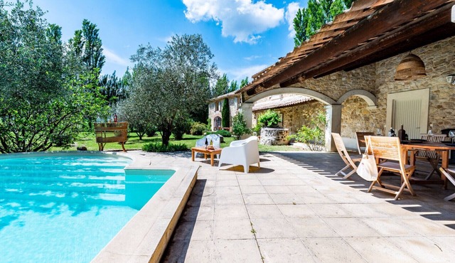 Le Mas de Massillan, heated swimming pool, petanque court, Uchaux