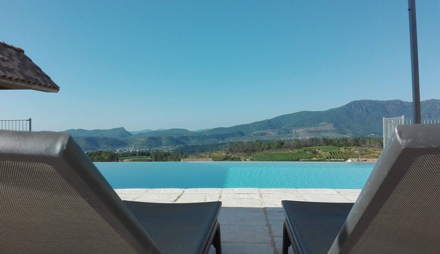 Le Mas de Vignal, gîte for 2 people, infinity pool