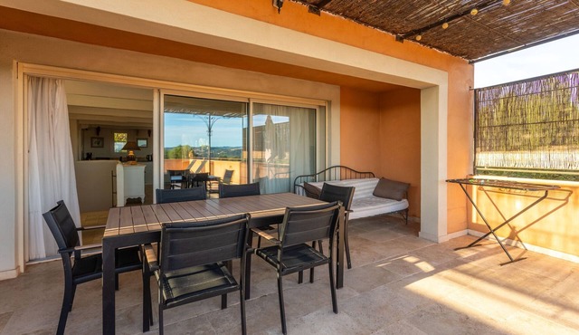 Le Mas des Bouteillans “Le Mûrier” – Sea View, Wi-Fi & Air Conditioning