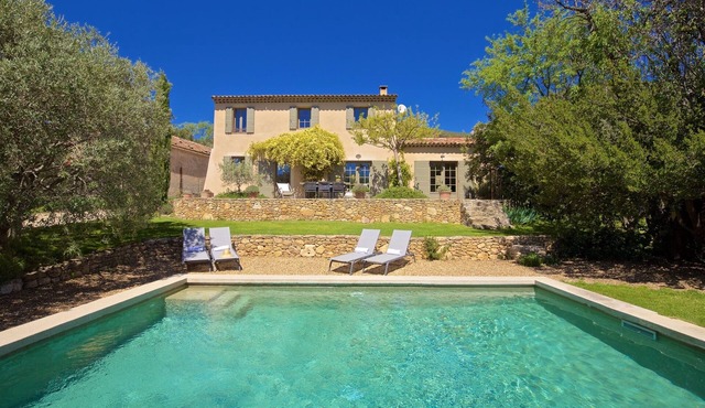 Le mas des oliviers de Rustrel with swimming pool