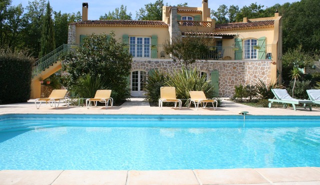 Le Mas des Tarentes between vineyards and forests